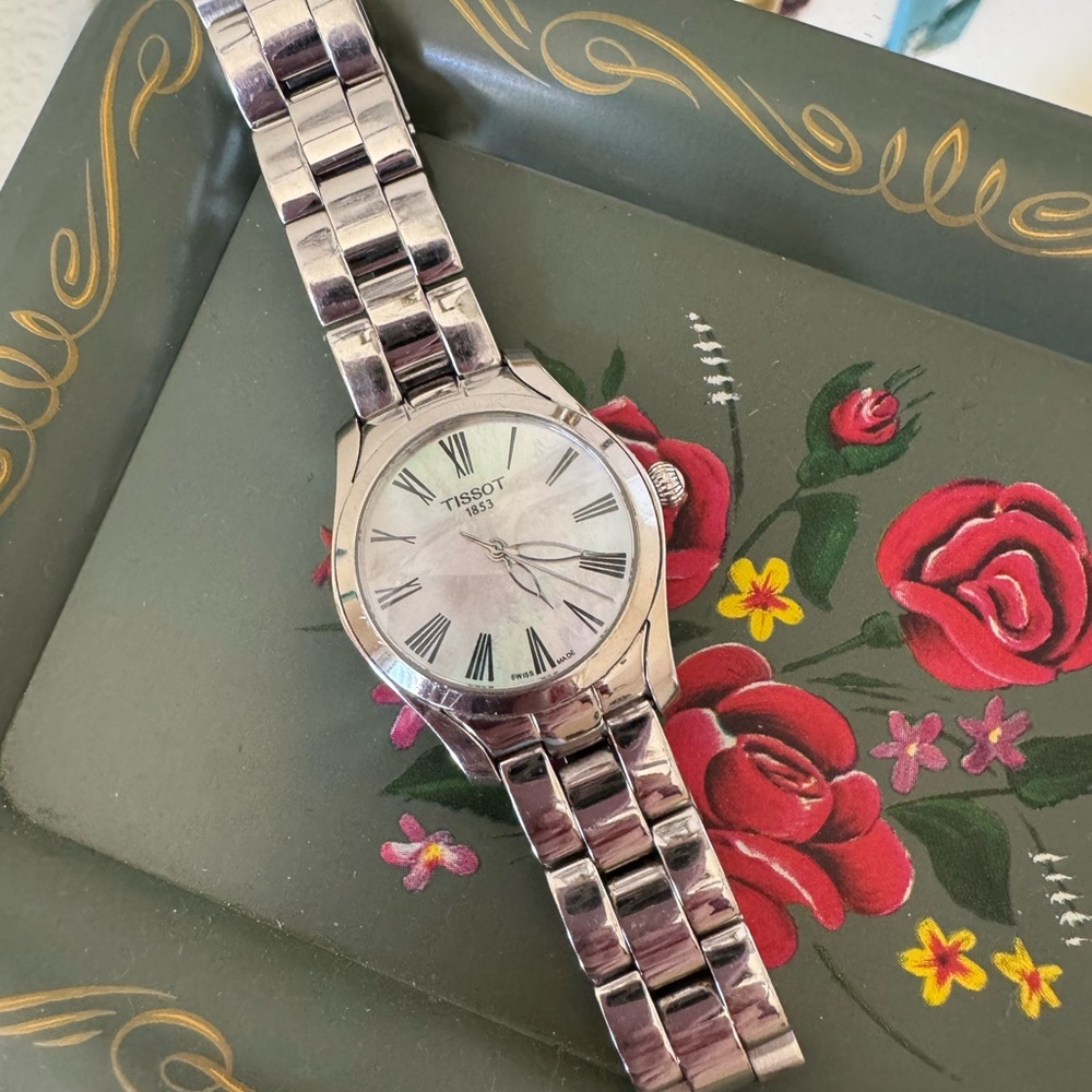 🛍️Tissot Silver Watch with Stainless Steel Band🛍️